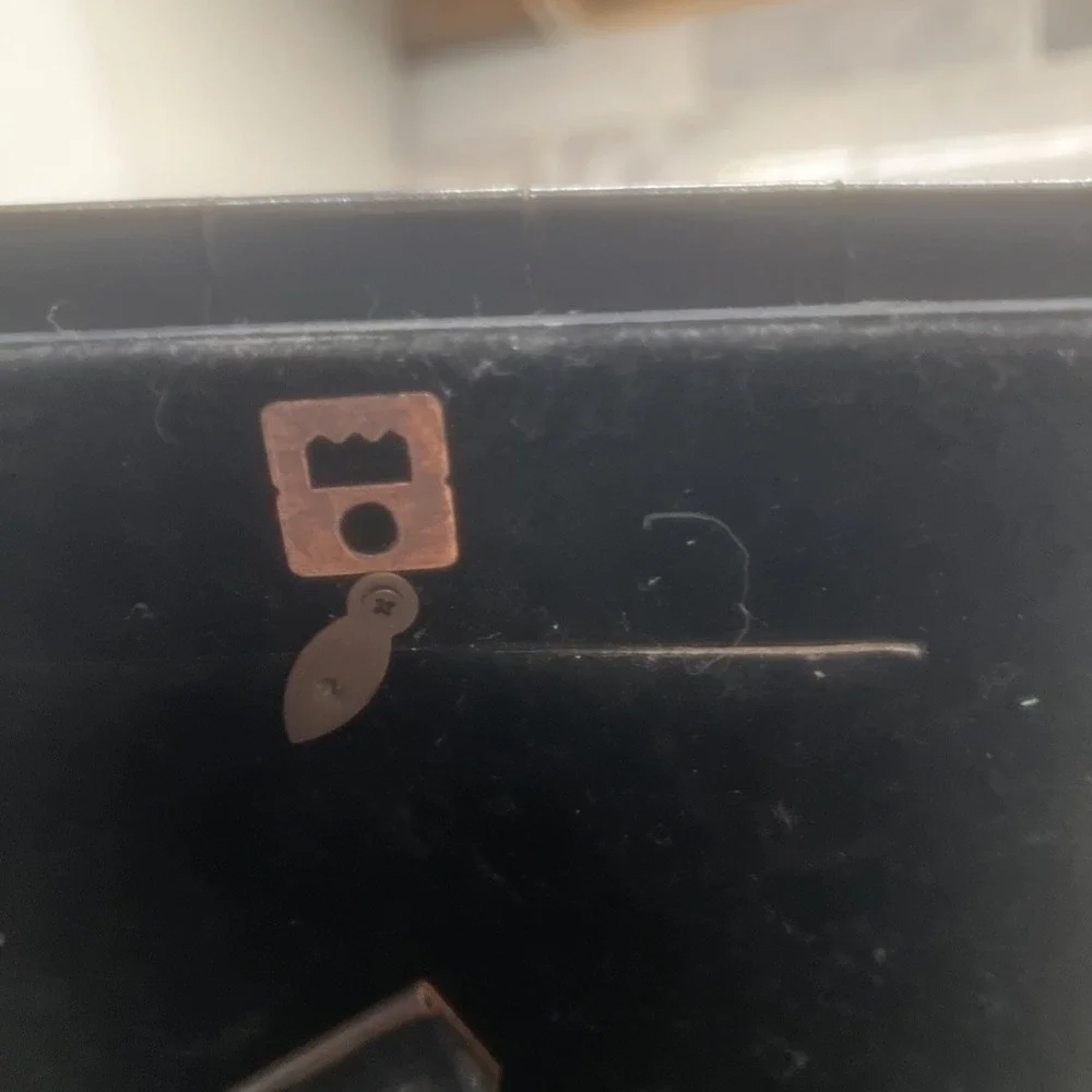 N/A vintage table
